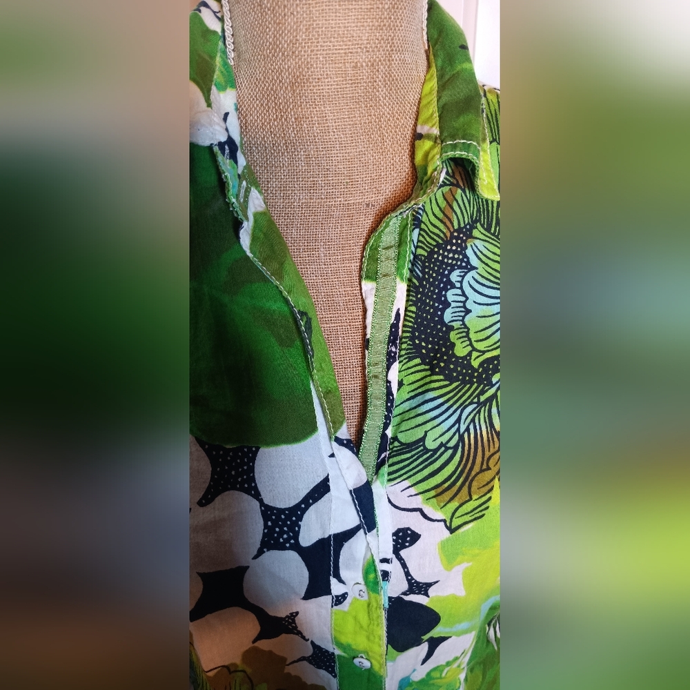 Cino Floral Green and White Women's Top - Picture 4 of 7